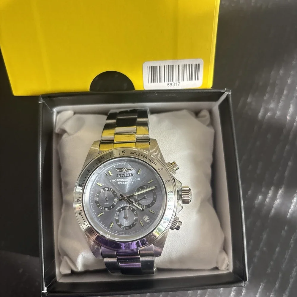 Invicta Speedway 14381 Men's Chronograph Watch Silver Dial 200M Extra Links Box